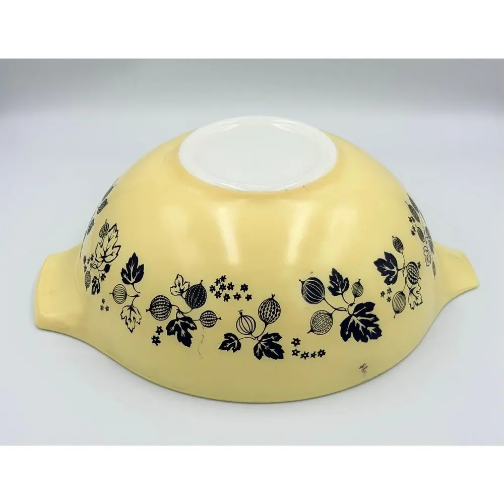 Vintage Pyrex Gooseberry Yellow White Black Cinderella Mixing Bowl 2pc Set